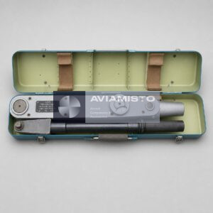 8AT-9103-00 135 kgf·m torque wrench complete wrench delivery set shown inside the open carrying case