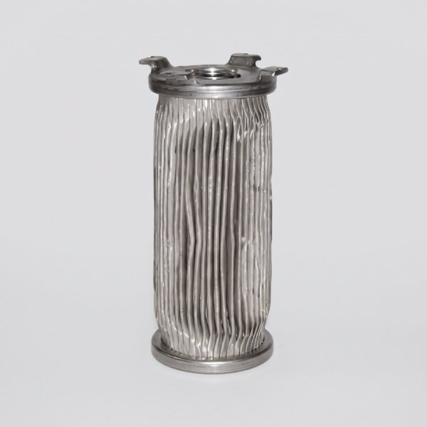 8D2.966.022-7 filter element with pleated mesh, metal end caps and upper mounting lugs